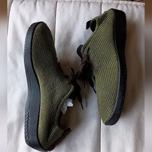 Arcopedico Women's Olive Knit Sneakers_42
